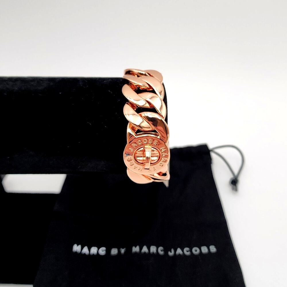 MARC BY MARC JACOBS Katie Turn Lock Rose Gold Bracelet 7.5" - Picture 14 of 14